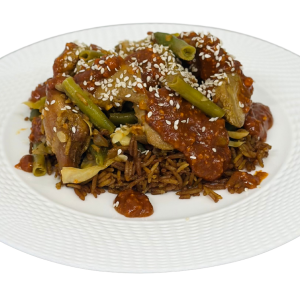 Indische nasi met kipsaté, sambal boontjes en saté saus